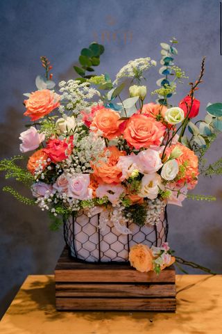 Giỏ Hoa Tone Cam Sang Trọng A092