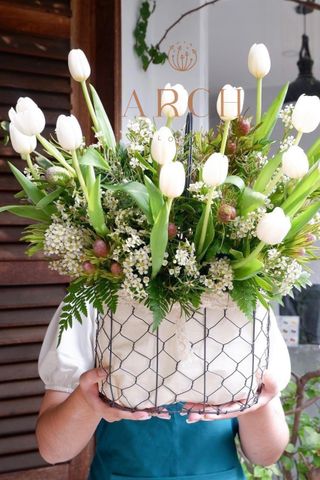 Giỏ Hoa Tulip Sang Trọng Hiện Đại A0197