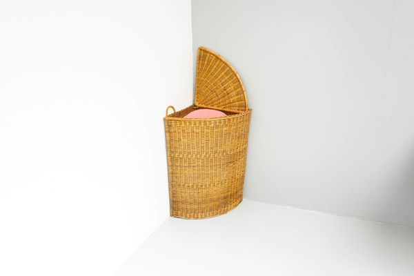  Lafos HandiCraft - Wicker Corner Laundry Basket with lid 