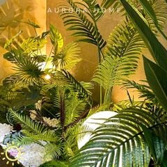 Tiểu cảnh cây giả trang trí góc cầu thang phong cách nhiệt đới