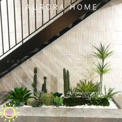 Tiểu cảnh xương rồng giả trang trí góc cầu thang