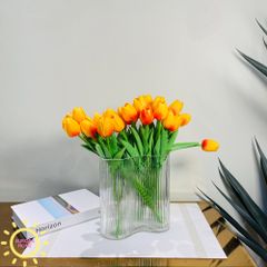 Bình hoa tulip Vania Lily