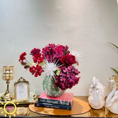 Bình hoa lụa cắm sẵn Red Ivee tông đỏ sang trọng