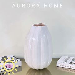 Bình thủy tinh cắm hoa trắng tinh khôi nghệ thuật