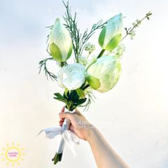 Bó hoa cưới lụa cầm tay sen trắng thuần khiết