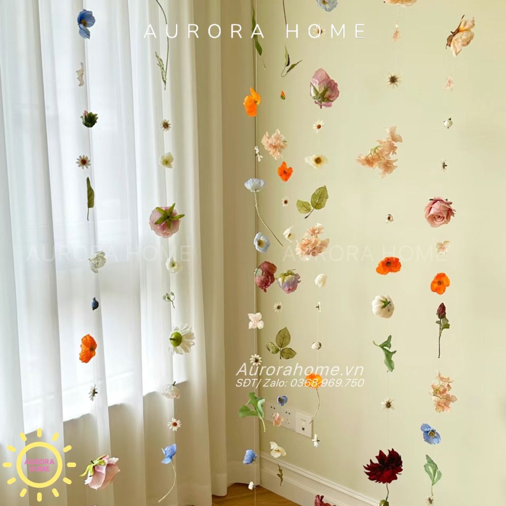 Dãy hoa giả rủ thả treo tầng decor phong cách lãng mạn