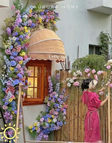 Tiểu cảnh cổng hoa lãng mạn trang trí quán cafe Quận 2