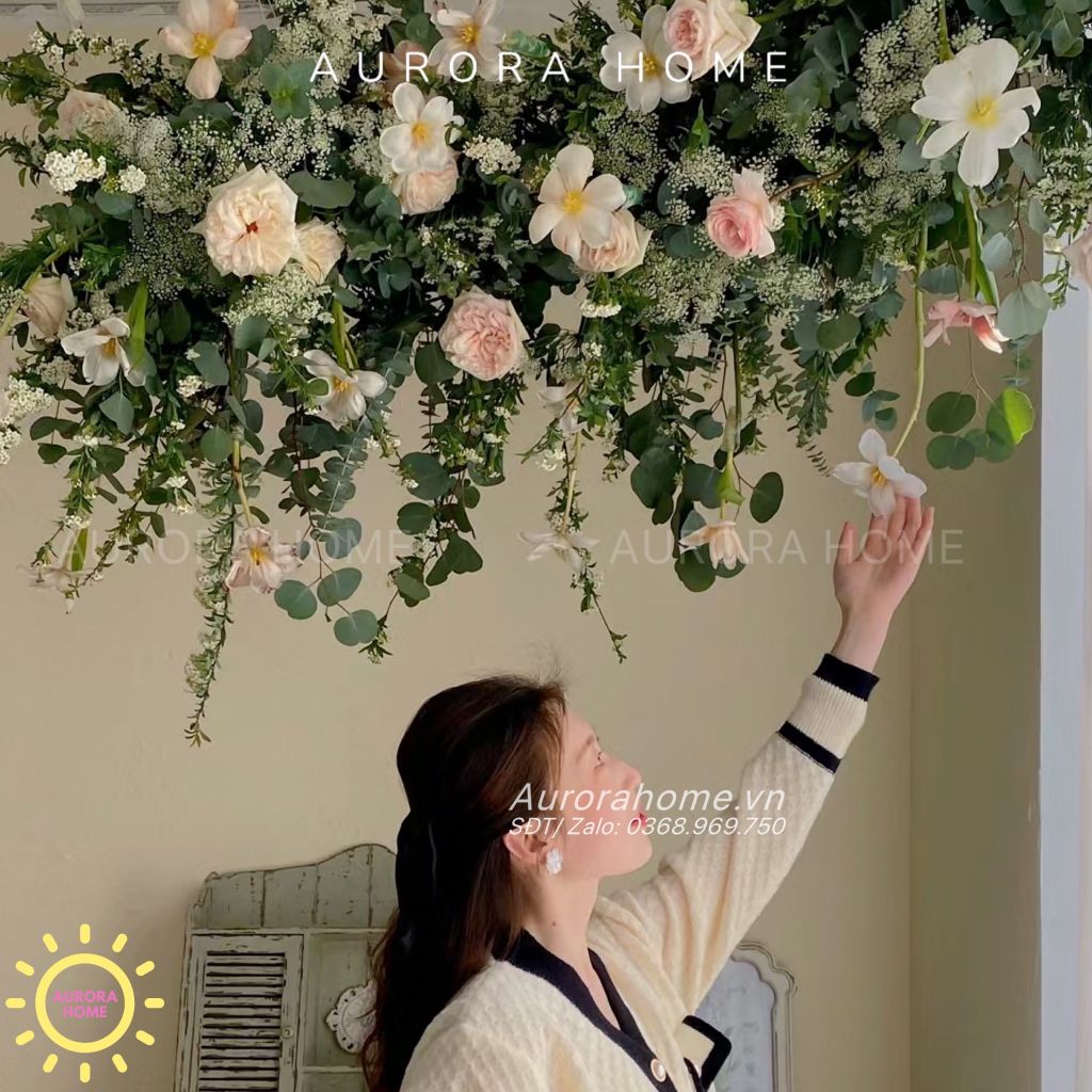 Dãy hoa giả decor treo trần lãng mạn