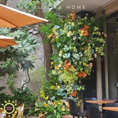 Set up tiểu cảnh cột cây hoa giả nhiệt đới trang trí quán cafe