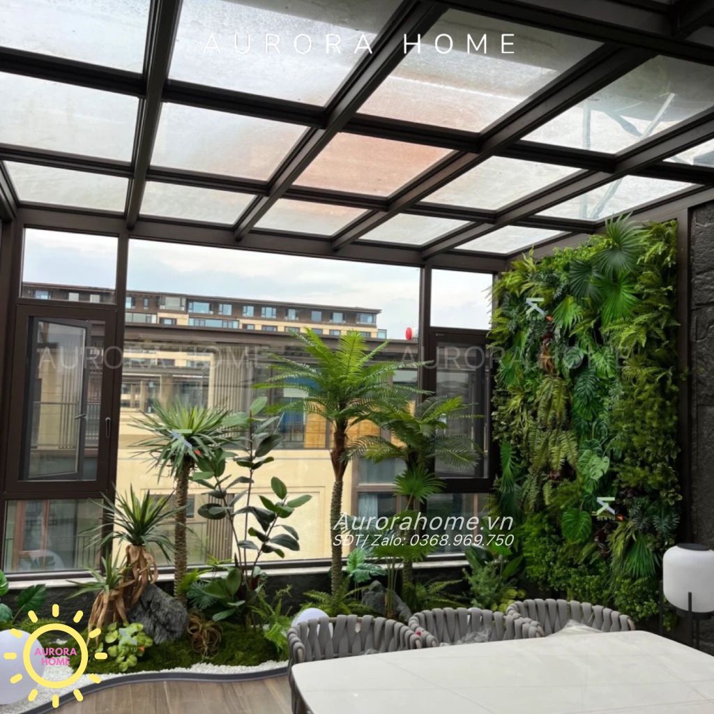 Tiểu cảnh cây giả nhiệt đới trang trí ban công biệt thự Quận 2