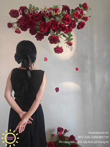 Tiểu cảnh hoa hồng trang trí tường lãng mạn