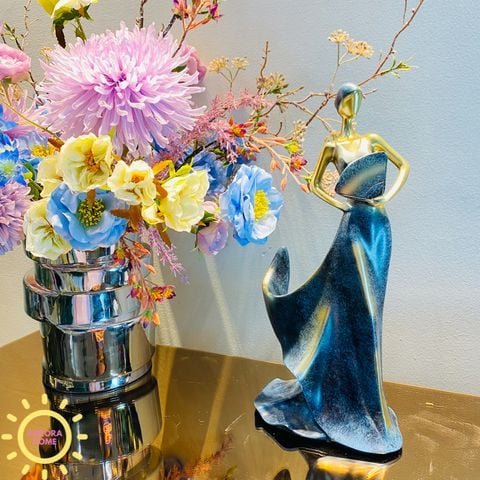 Kệ rượu tượng decor cô gái cầm quạt cao cấp