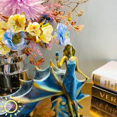 Kệ rượu tượng decor cô gái vỏ ốc đựng rượu cao cấp