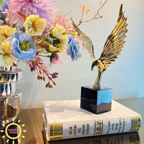 Tượng decor chim ưng ánh kim cao cấp