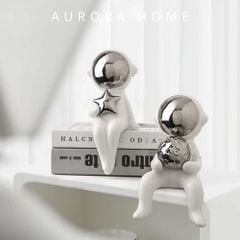 Tượng gốm phi hành gia Elly Thamos
