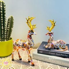 Tượng hươu mùa xuân đa sắc màu
