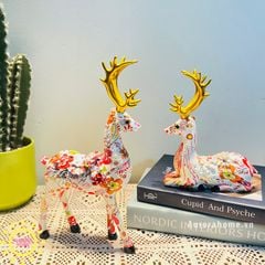 Tượng hươu mùa xuân đa sắc màu