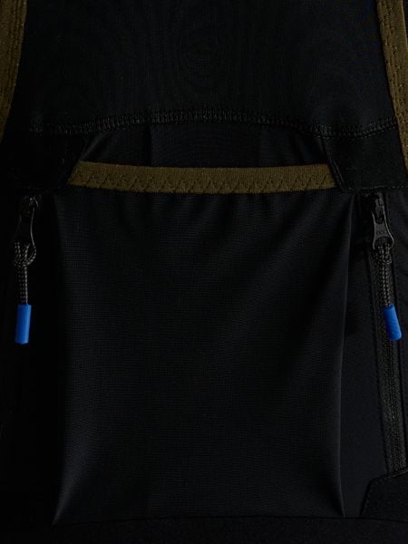 Alt_Road Cargo Bib Liner