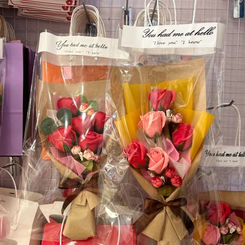  Hoa Hồng Mini Trang Trí Quà Tặng – Bó 1 Hoa / 3 Hoa / 3 Hoa Len / 5 Bông / Có Gấu – Quà Tặng Dễ Thương Cho Bé & Người Thân 