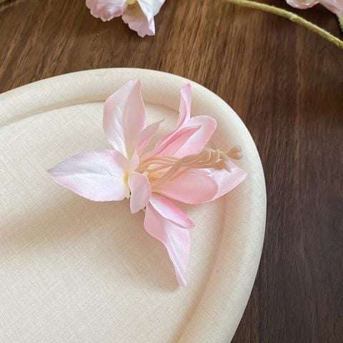  Kẹp hoa KTH04 – Kẹp tóc hoa vai cỡ lớn, nhiều màu xinh sang 