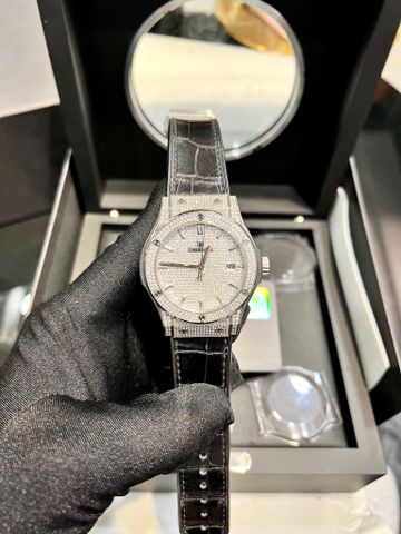  Đồng Hồ Hublot Classic Fusions Titanium Full Pave 42mm 