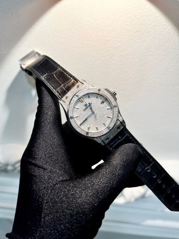  Đồng Hồ Hublot Classic Fusions Titanium Full Pave 42mm 