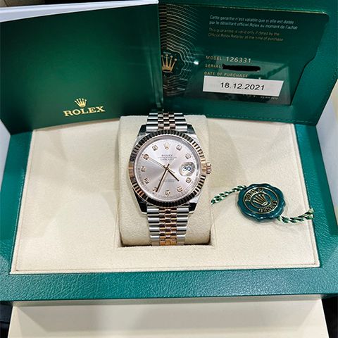  Đồng Hồ Rolex Datejust 41 126331 tia hồng Mặt Số Sundust - Cọc số Kim Cương 