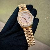  Đồng hồ Nam Rolex Day – Date 118235 Mặt vi tính hồng Diamond vàng hồng đúc 18k Size 36mm 