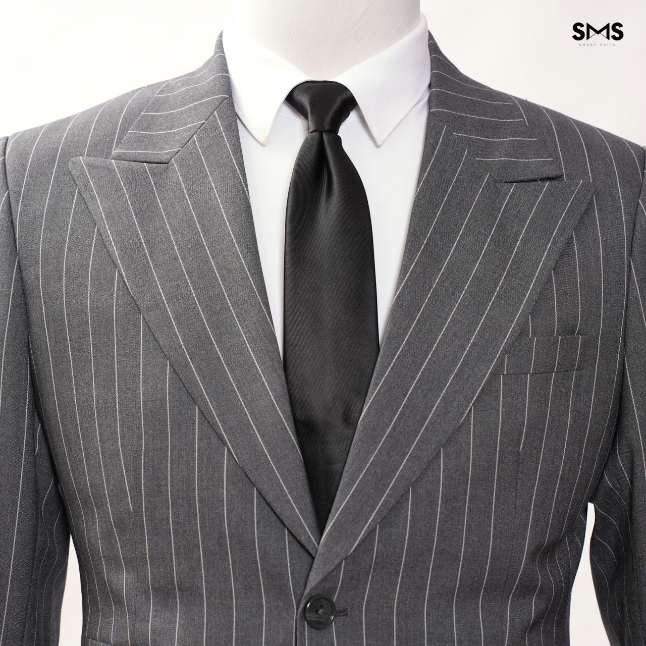 Bộ vest nam màu xám ghi kiểu 2 nút trung niên chất vải dày mịn (áo vest+quần+cà  vạt+kẹp) giá sỉ, giá bán buôn - Thị Trường Sỉ