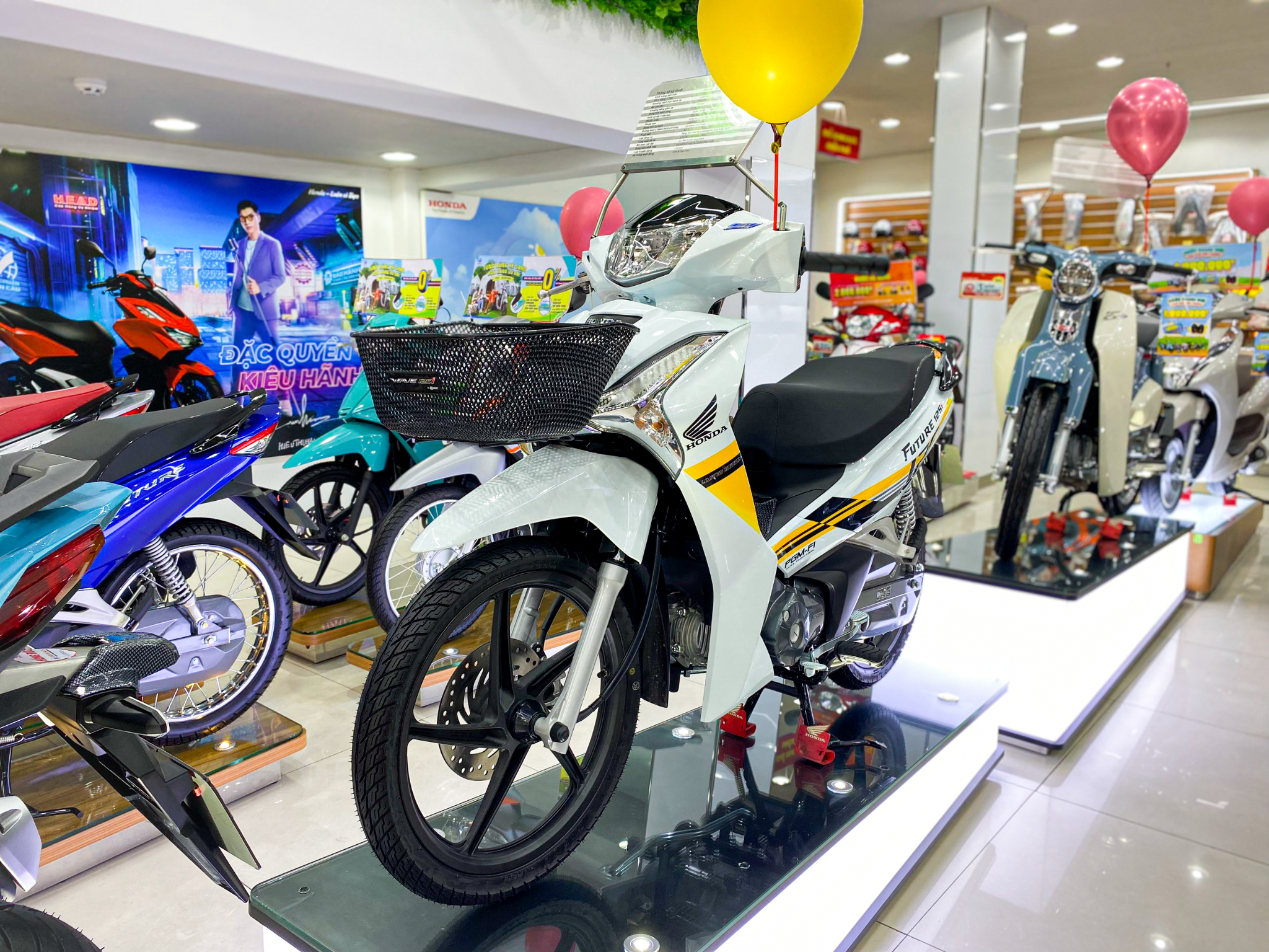 FUTURE TRẮNG VÀNG ĐEN ĐẤU TEM