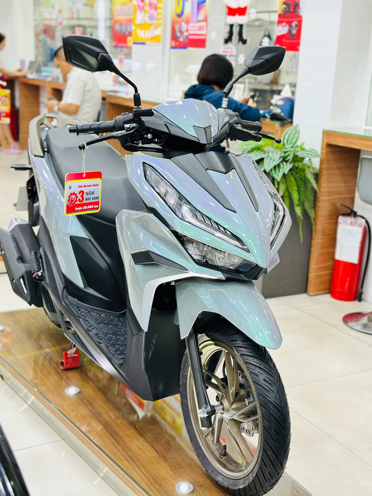 VARIO 125 XANH ÁNH TÍM