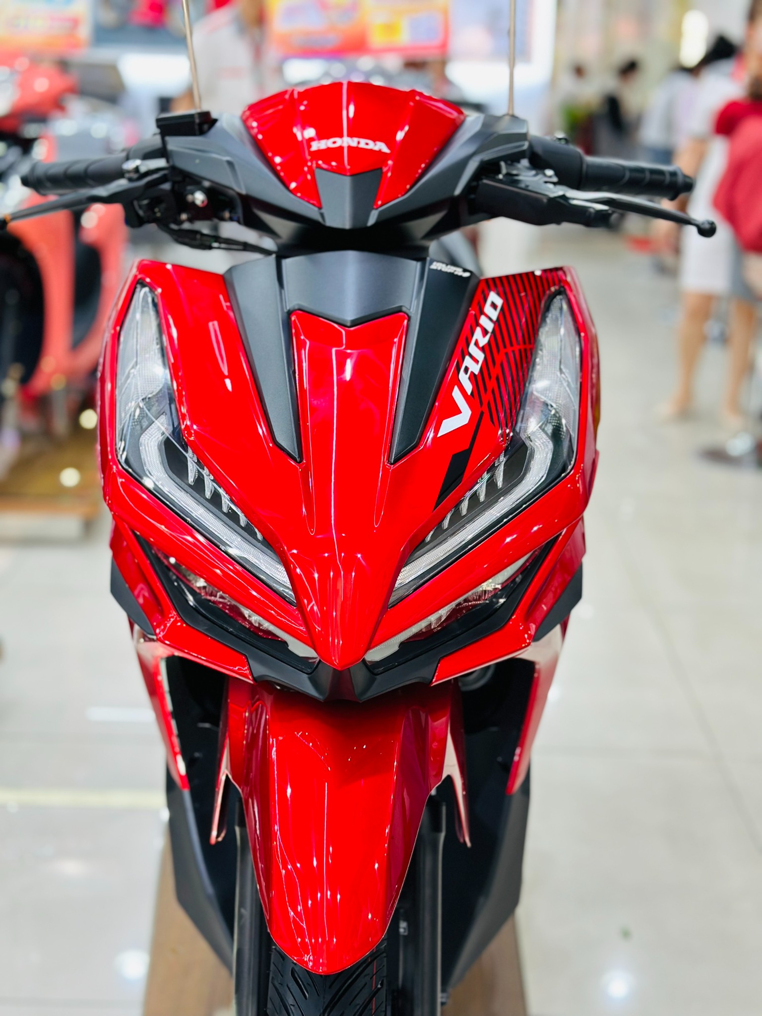 VARIO 125 ĐỎ ĐẤU TEM