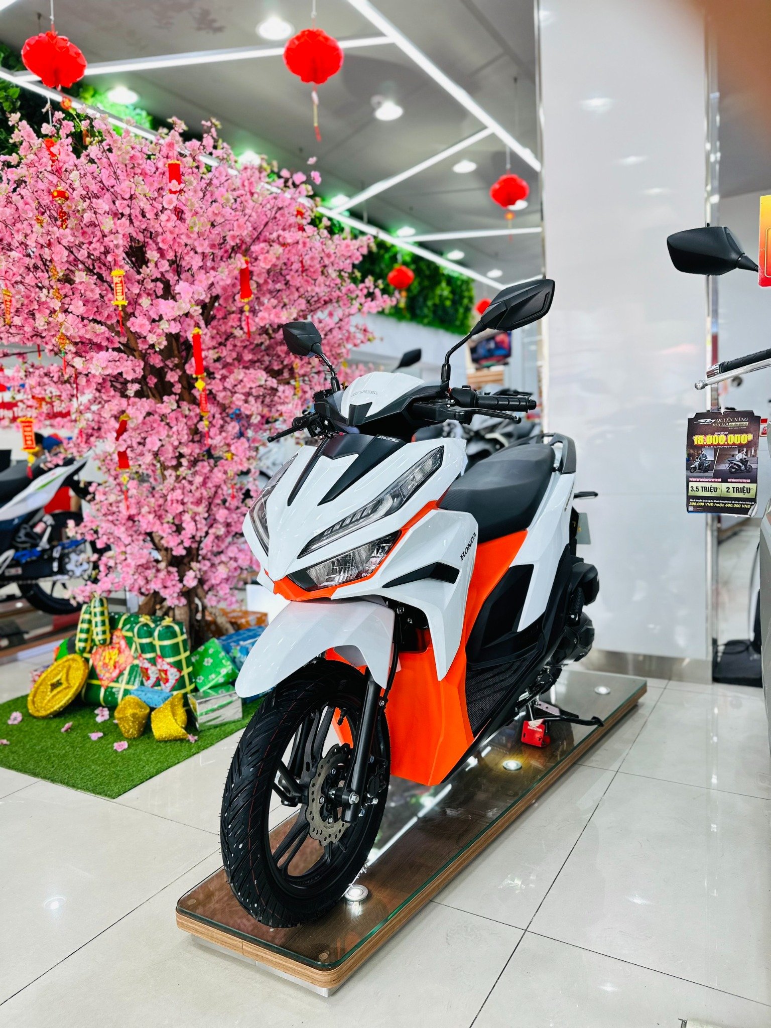 VARIO 125 TRẮNG CAM