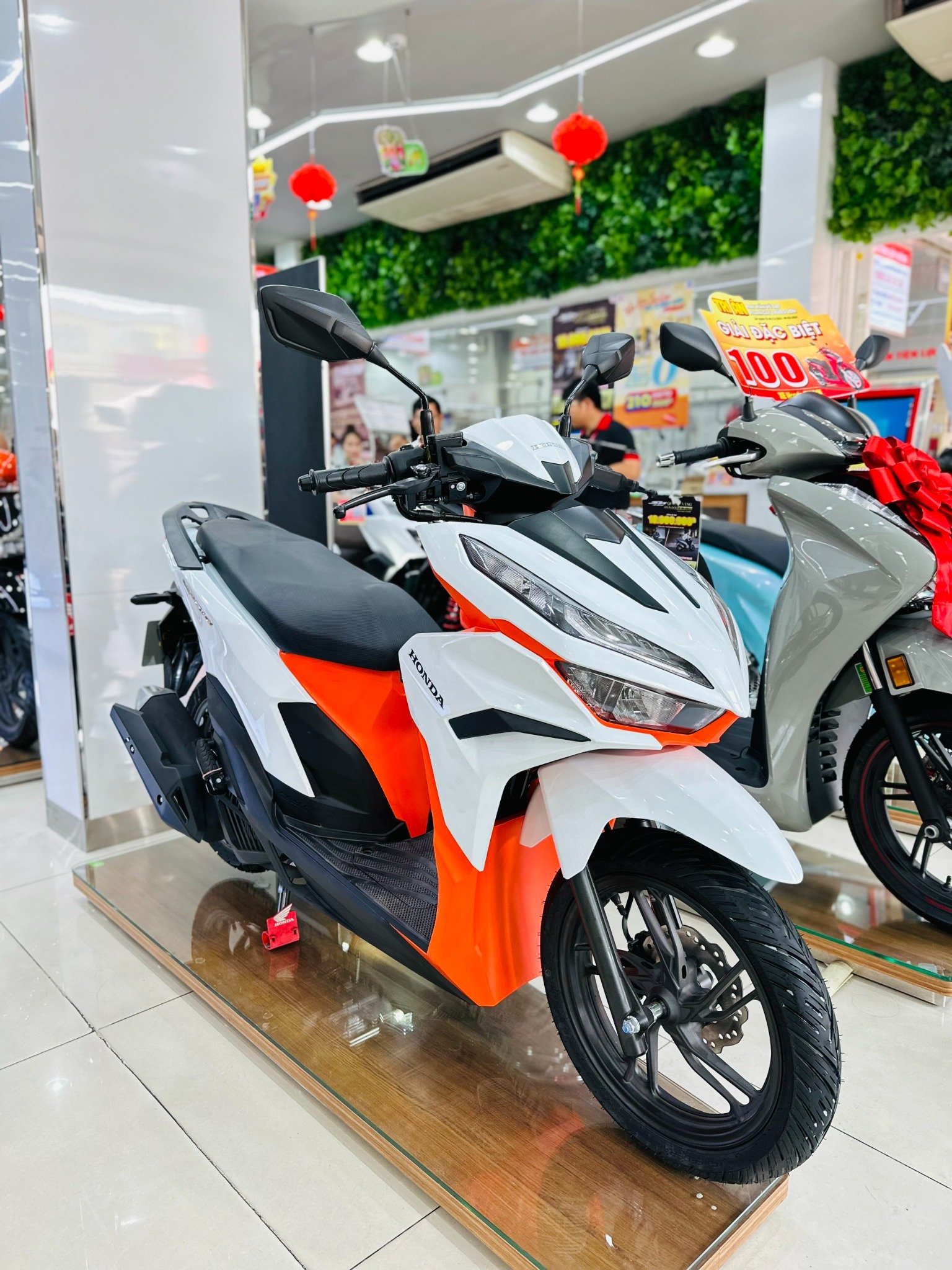 VARIO 125 TRẮNG CAM