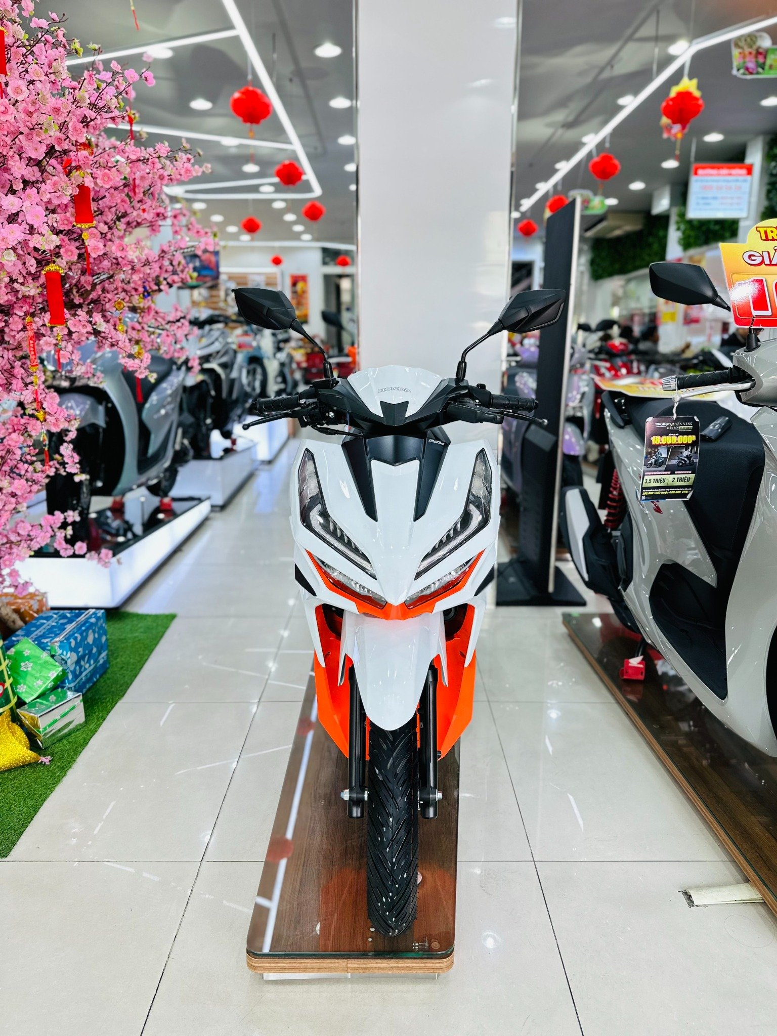 VARIO 125 TRẮNG CAM