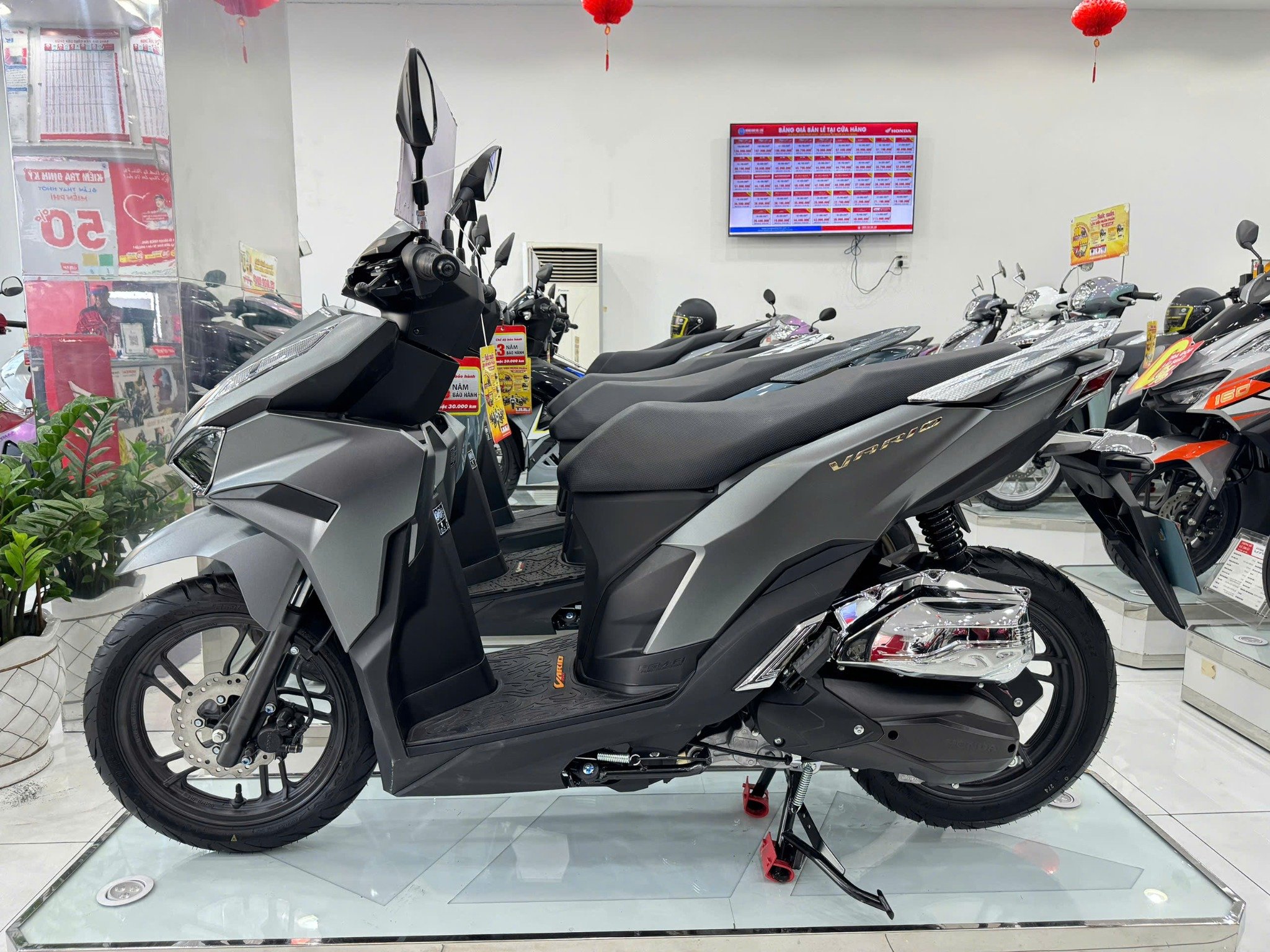 VARIO 125 XÁM ĐEN MỜ