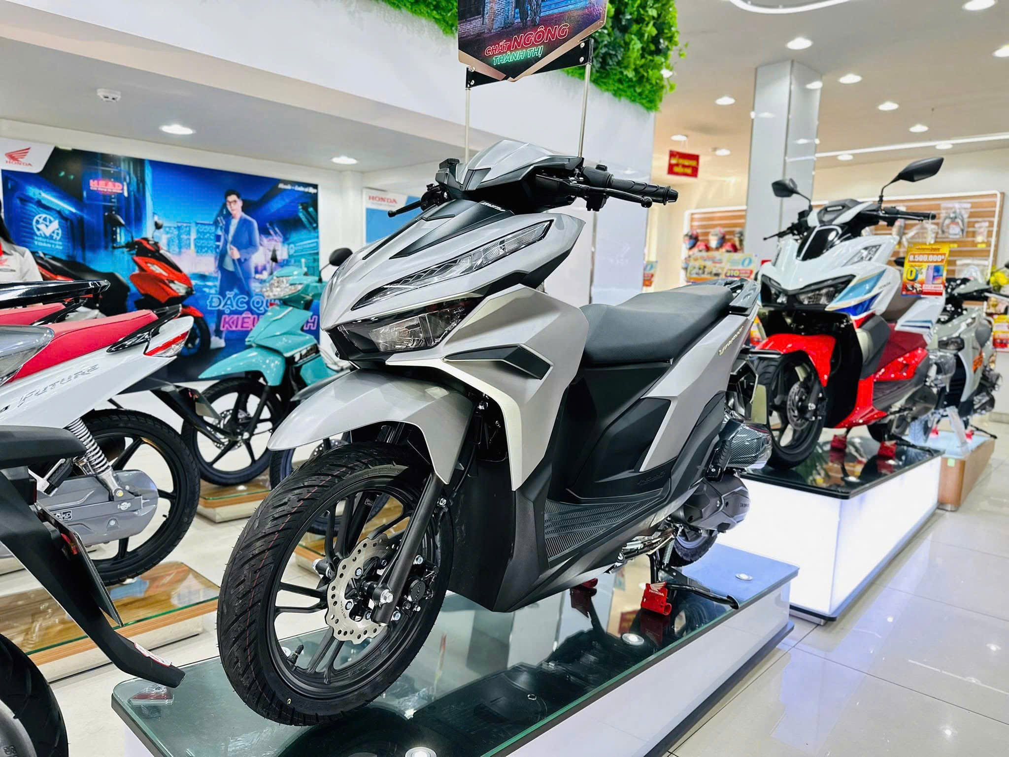 VARIO 125 BẠC