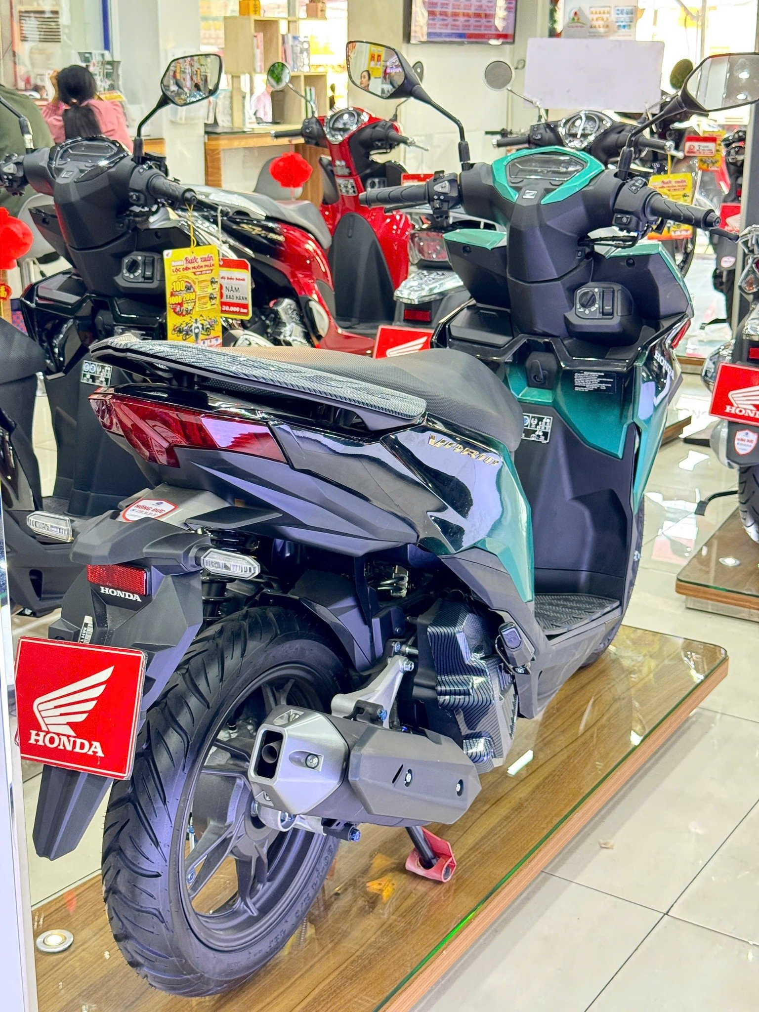 VARIO 125 XANH LOANG ĐEN