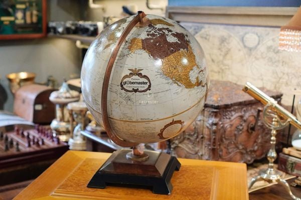  Quả địa cầu cổ điển 