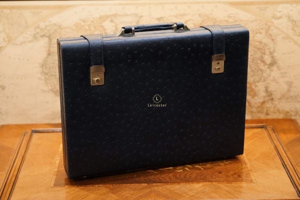  Vali Ostrich Leather Black 