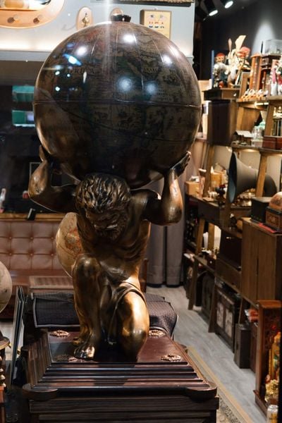  Globe Bar Wine Cabinet Atlas 