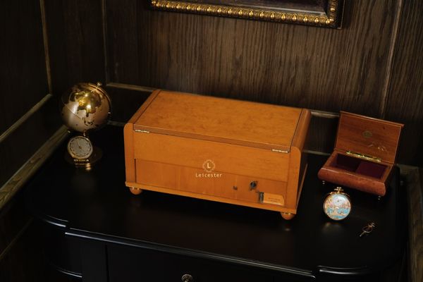  Tủ nhạc trang sức Reuge 