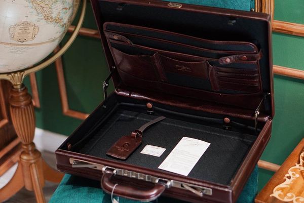  Vali Pierre Cardin Leather Attache Case Dial Lock 