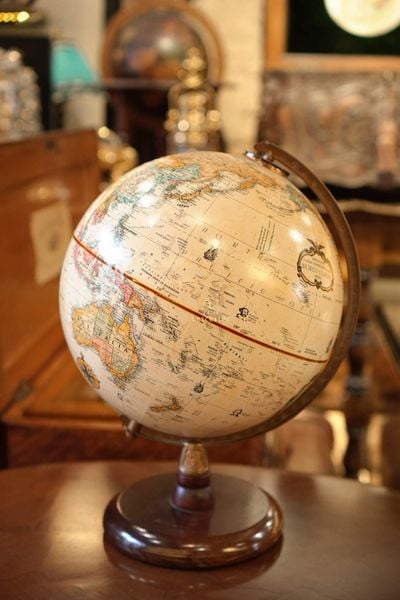  Quả địa cầu cổ điển 