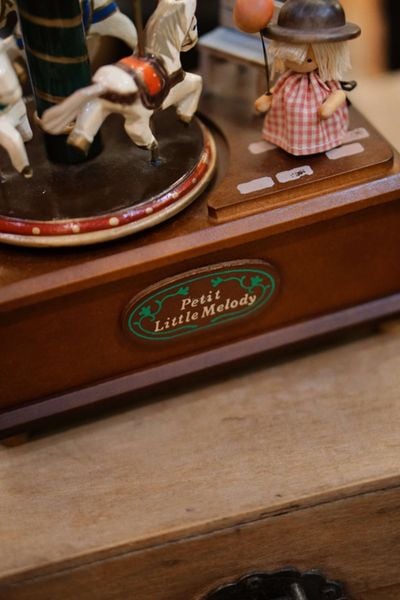  Hộp Nhạc Toa Ngựa Xoay 