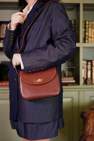  Cartier Vintage Shoulder Bag 