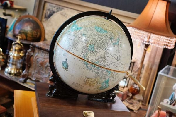  Quả địa cầu cổ điển Cram 