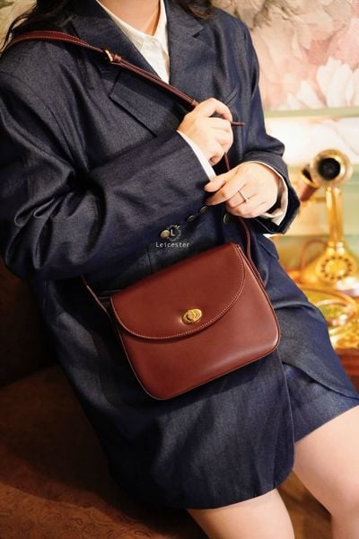  Cartier Vintage Shoulder Bag 