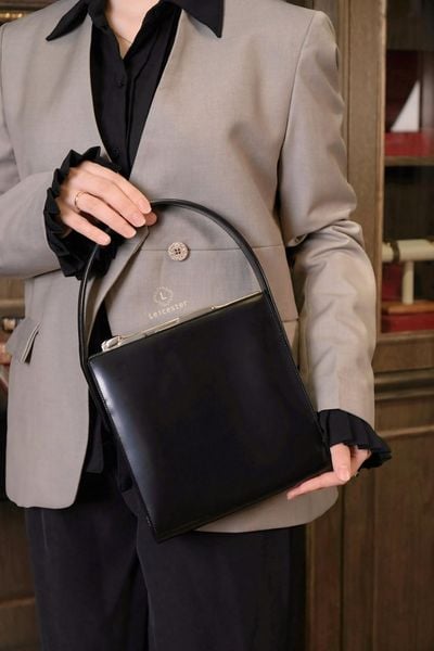  Vintage Panthère Black Leather - Top Handle Clasp Bag 