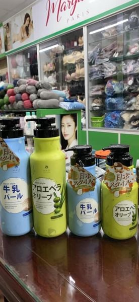Sữa tắm trắng sáng và trắng min da HASI